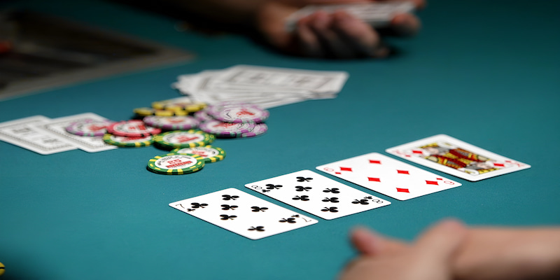 Quy trình chia bài Poker căn bản 